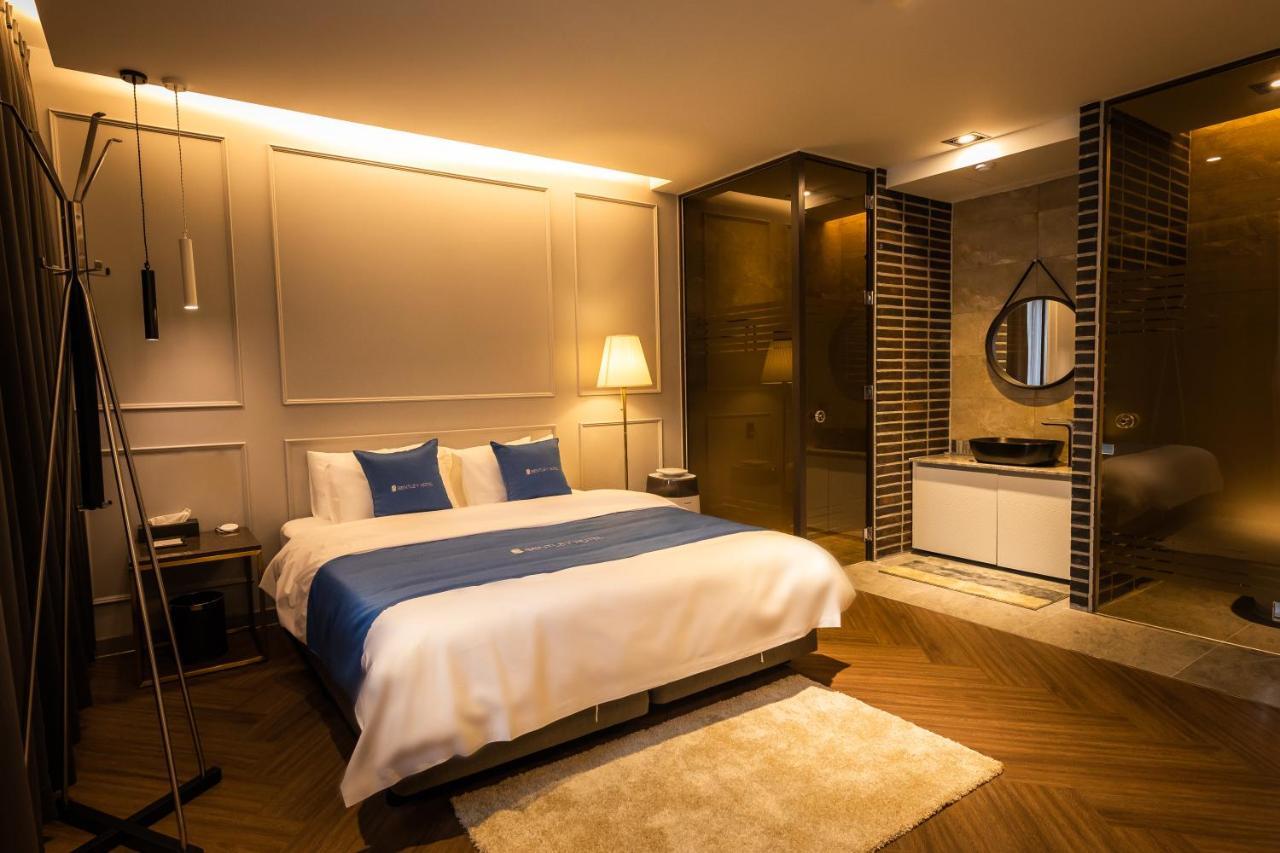 ชุนชอน โฮเต็ล เบนท์ลีย์ Hotel ภายนอก รูปภาพ