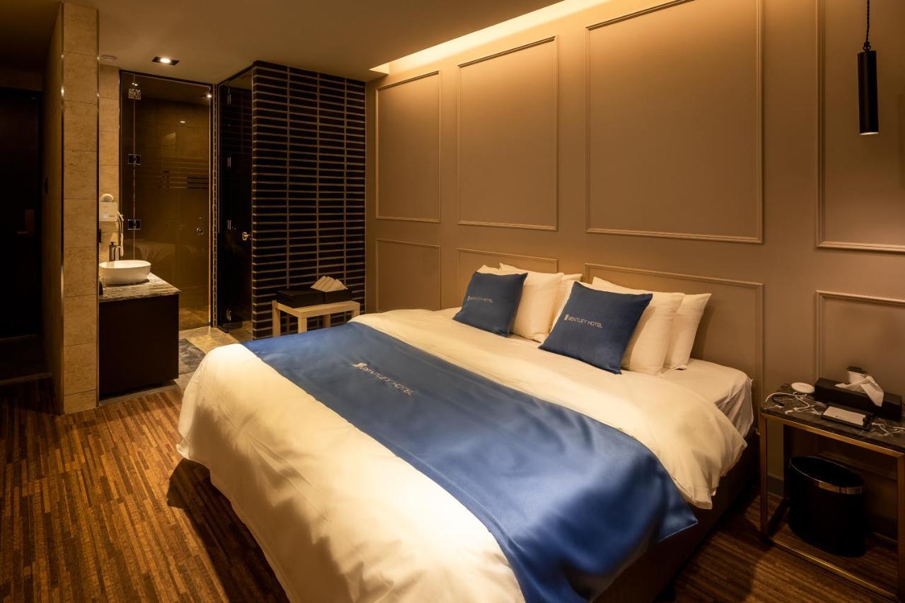 ชุนชอน โฮเต็ล เบนท์ลีย์ Hotel ภายนอก รูปภาพ