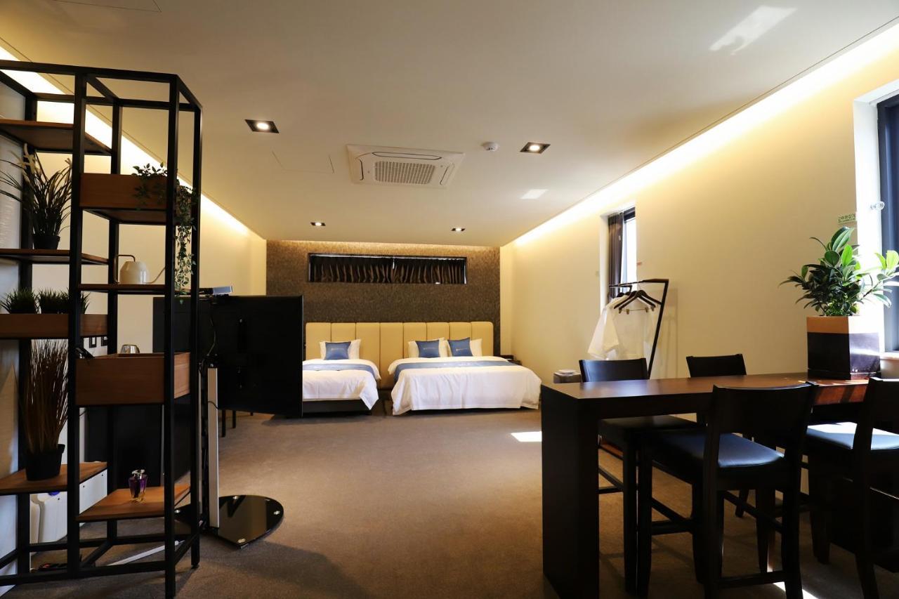 ชุนชอน โฮเต็ล เบนท์ลีย์ Hotel ภายนอก รูปภาพ