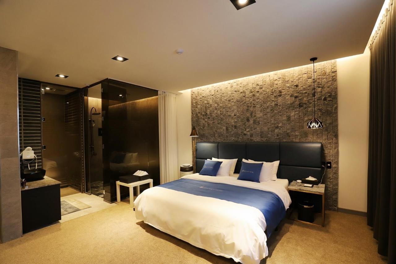 ชุนชอน โฮเต็ล เบนท์ลีย์ Hotel ภายนอก รูปภาพ